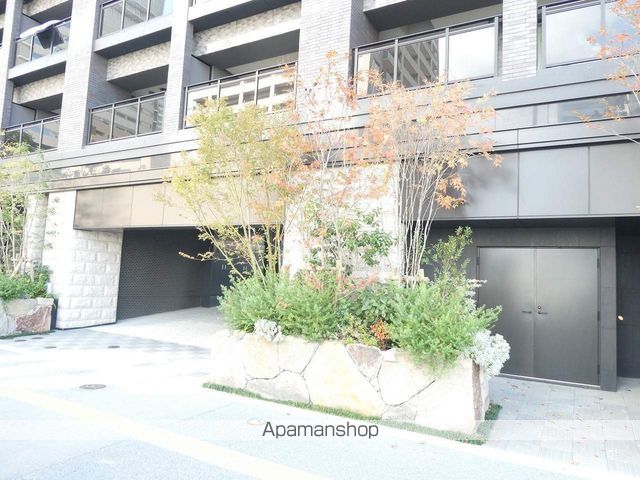 グランフォーレ千早マークスクエア イーストウイングの玄関写真