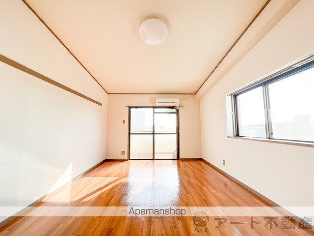 トレンディ山越の内装写真