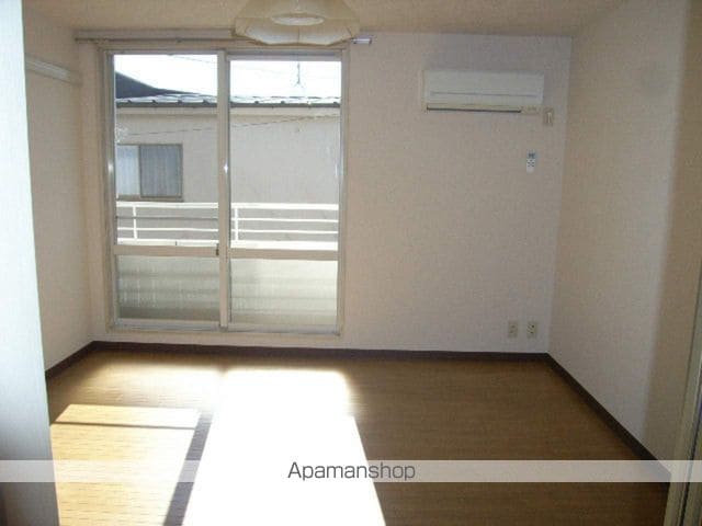 総武・中央緩行線 本八幡駅 徒歩15分 2階建 築36年の内装写真