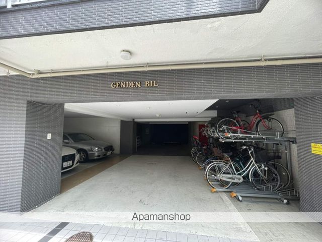 原電ビルの玄関写真
