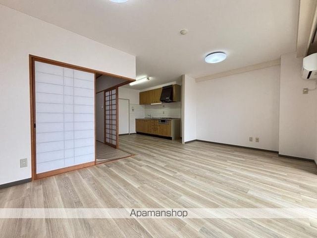 ロイヤルガーデン桜町の内装写真