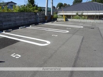 グランドヒルズⅠ[1LDK/48.2m2]の駐車場1