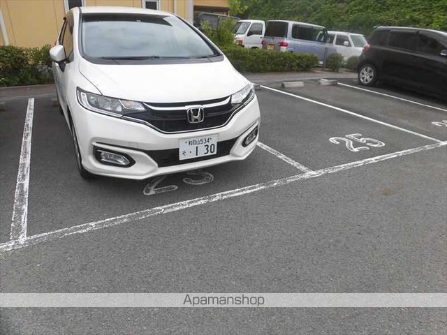 ＭＡＳＴＣＯＵＲＴ鳴神[2LDK/65.9m2]の駐車場1