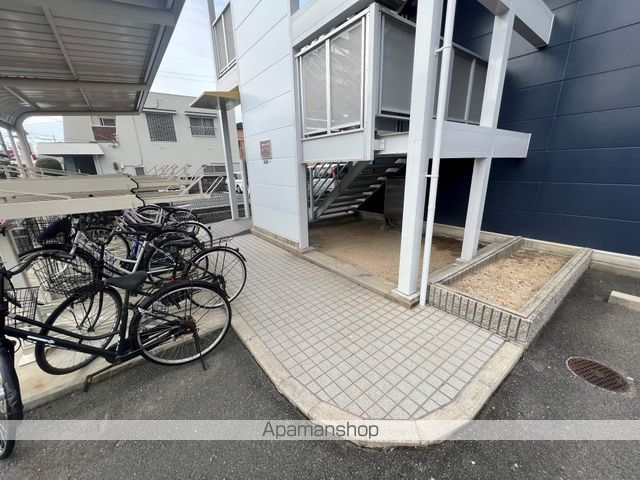 レオパレスナザレの玄関写真