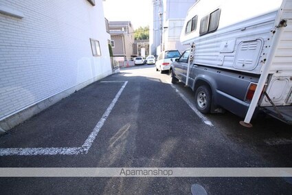 アドニスウエスト[1K/23.52m2]の駐車場
