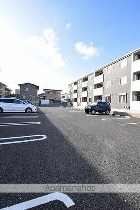 ＱーフロンティアⅢ[1LDK/30.85m2]の駐車場2