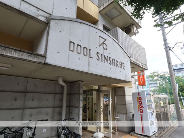 ドール新栄の玄関写真