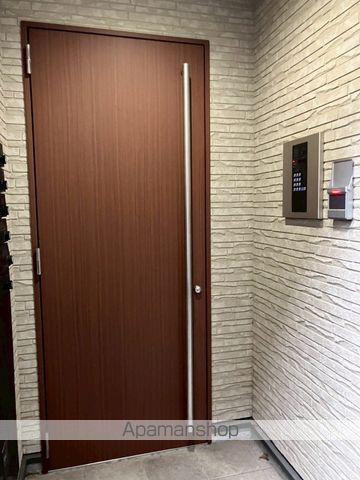 REVE南本庄の玄関写真
