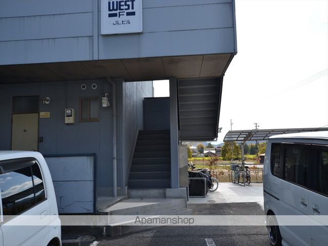 ウエスト Fの玄関写真