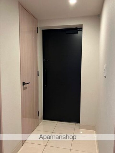 東京都中野区本町３丁目[3LDK/80.29m2]の玄関