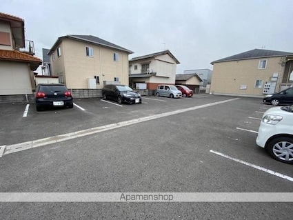 メゾン　シンシア[3LDK/65.87m2]の駐車場