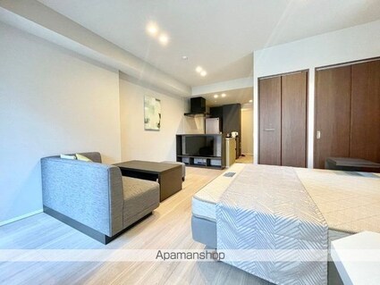 ロイジェントパークス四ツ谷[1R/40.68m2]のリビング・居間1