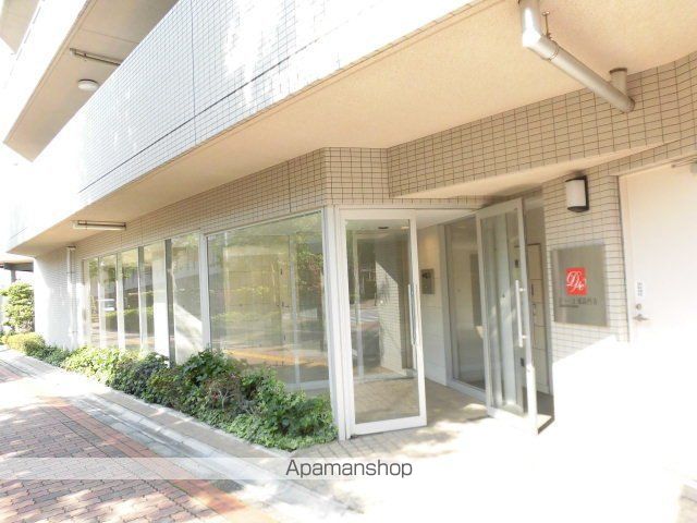 ドゥーエ東高円寺の玄関写真