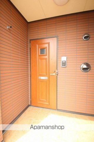メープルリーフIIIの玄関写真