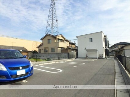 プランドール中島[1R/33.47m2]の駐車場2