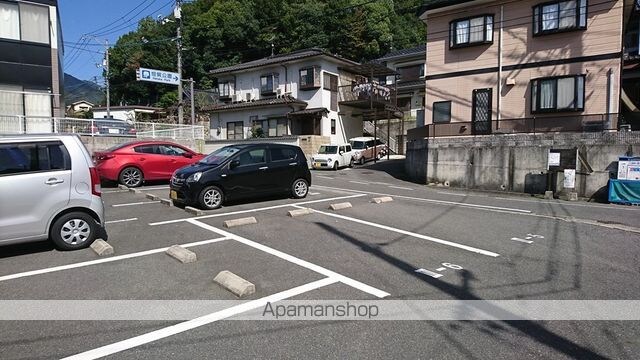 レオパレスひいらぎⅢ[2DK/40.95m2]の駐車場