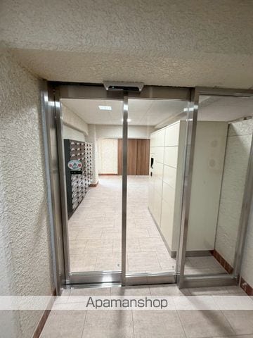 テレパレス横須賀の玄関写真