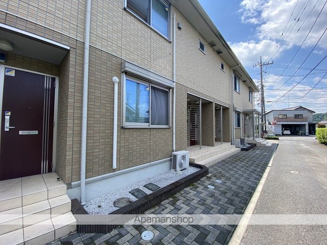 クレセントスクエアの玄関写真