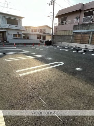 コートノワール[1LDK/46.33m2]の駐車場1