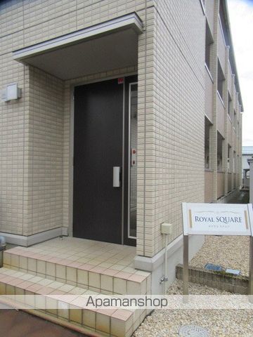 ロイヤルスクエアの玄関写真