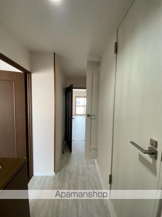 クリスタルパレス[2LDK/61.75m2]の玄関