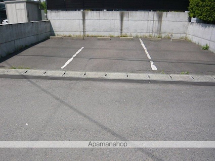 シャガール[1K/32.02m2]の駐車場1