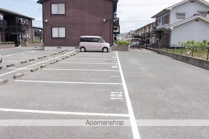 ベルデュール[2LDK/60.45m2]の駐車場