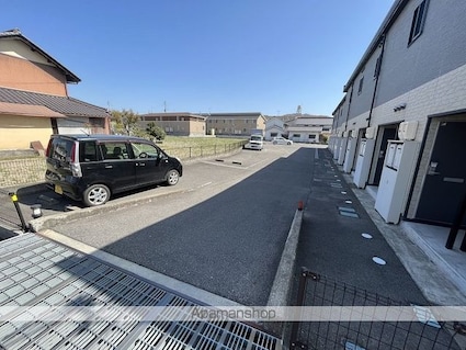 レオパレスティエード駅家[1K/23.61m2]の駐車場2