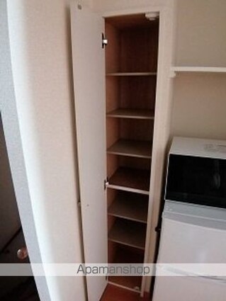 レオパレスレインボーパレス[1K/26.08m2]の収納2