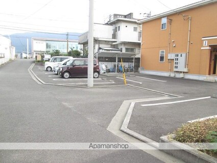 愛媛県四国中央市妻鳥町[1LDK/35.55m2]の駐車場