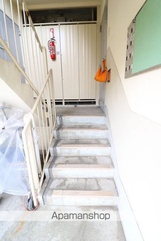 当新田マンションの玄関写真