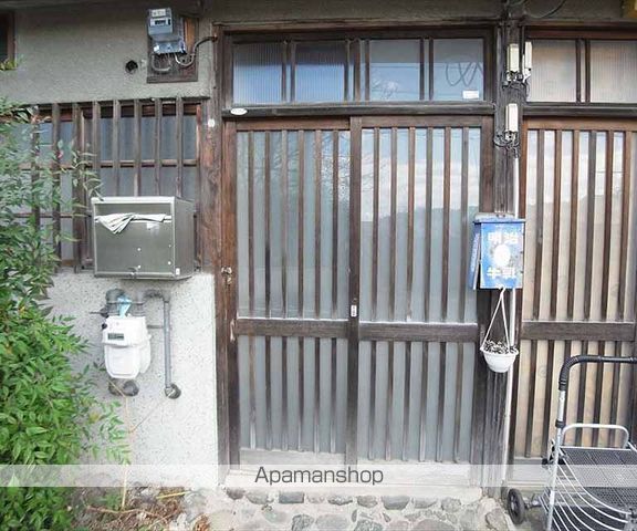 泉川町アパートの外観写真
