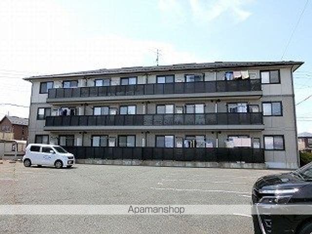エントランスの外観写真
