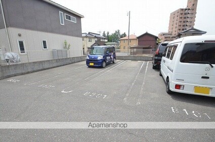 ハピネスＫ　Ｂ棟[2LDK/54.07m2]の駐車場