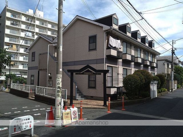 レオパレスイキ明大前の玄関写真