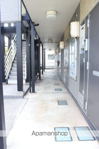 レオパレスひまわりの玄関写真