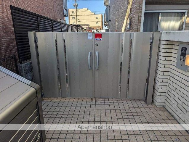 レオネクストルミニアの玄関写真