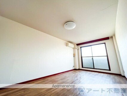 岩田マンション[1K/32m2]のリビング・居間