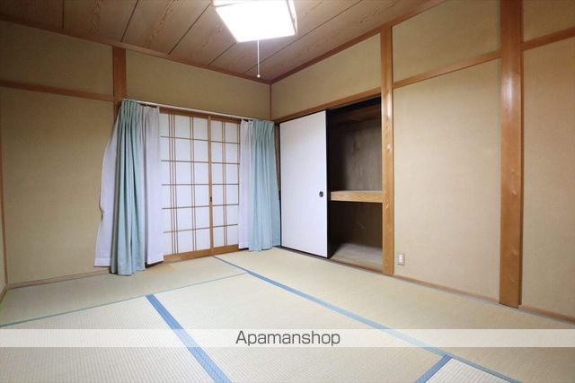名張市 2階建 築31年の内装写真