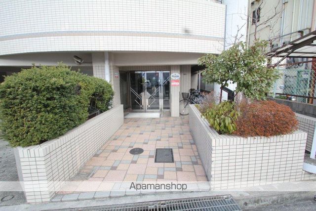 シャトー柴原の玄関写真