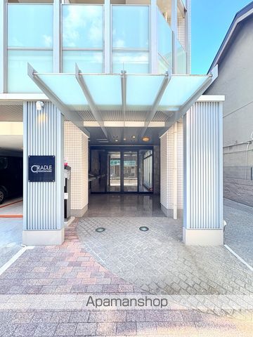 クレイドル西田辺の玄関写真
