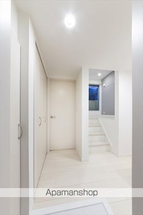 ＭＡＲＩＮＥ　ＲＥＳＩＤＥＮＣＥ　ＳＨＩＲＡＨＡＴＡ[1R/19.92m2]の玄関