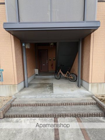 ロイヤルパレスの玄関写真