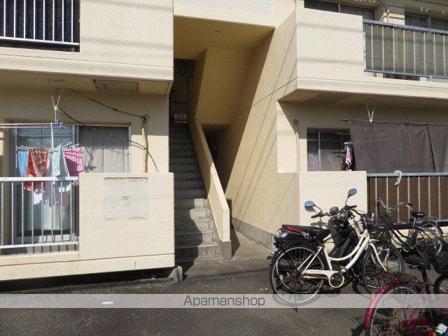 ランドプレイスの玄関写真
