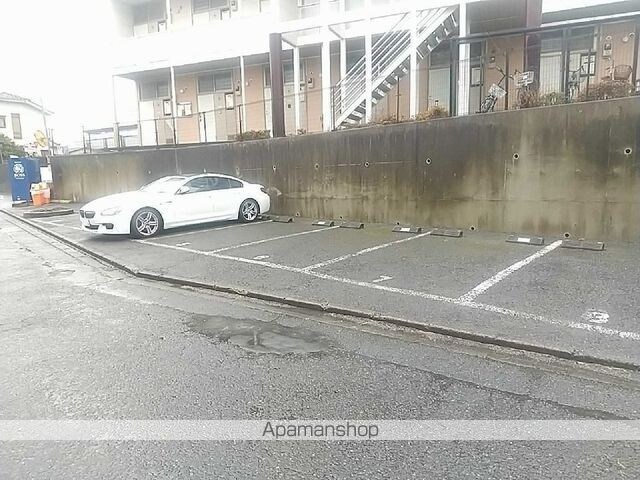 レオパレスカルフール[1K/20.28m2]の駐車場2