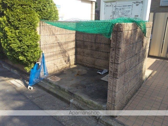 レオパレスラ ピアンタ都立家政の玄関写真