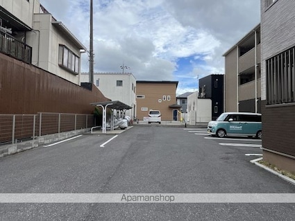 フォレストパーク・八番館[1K/31.97m2]の駐車場2
