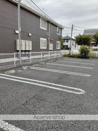 ファミーユ　アン[1LDK/48.19m2]の駐車場2