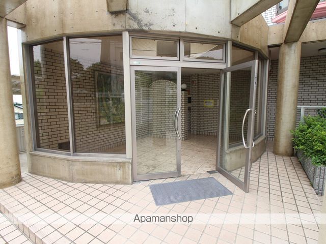 ヴィラージュ私市の玄関写真
