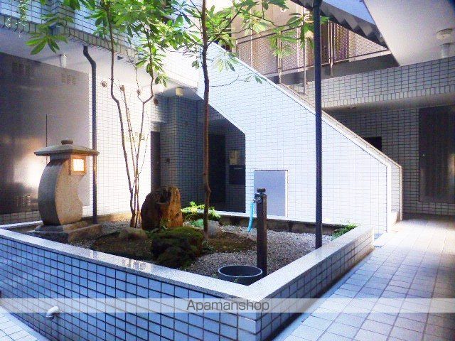 ウィンベル東館の玄関写真